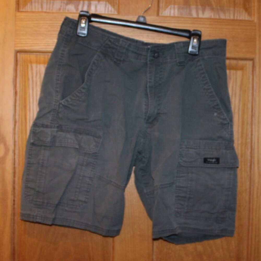 Wrangler Men's Relaxed Fit 32x10 Cargo Shorts Army Green